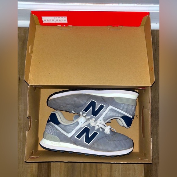 Gray and Navy Men’s New Balance 574 (Size 8.5) - Picture 2 of 3